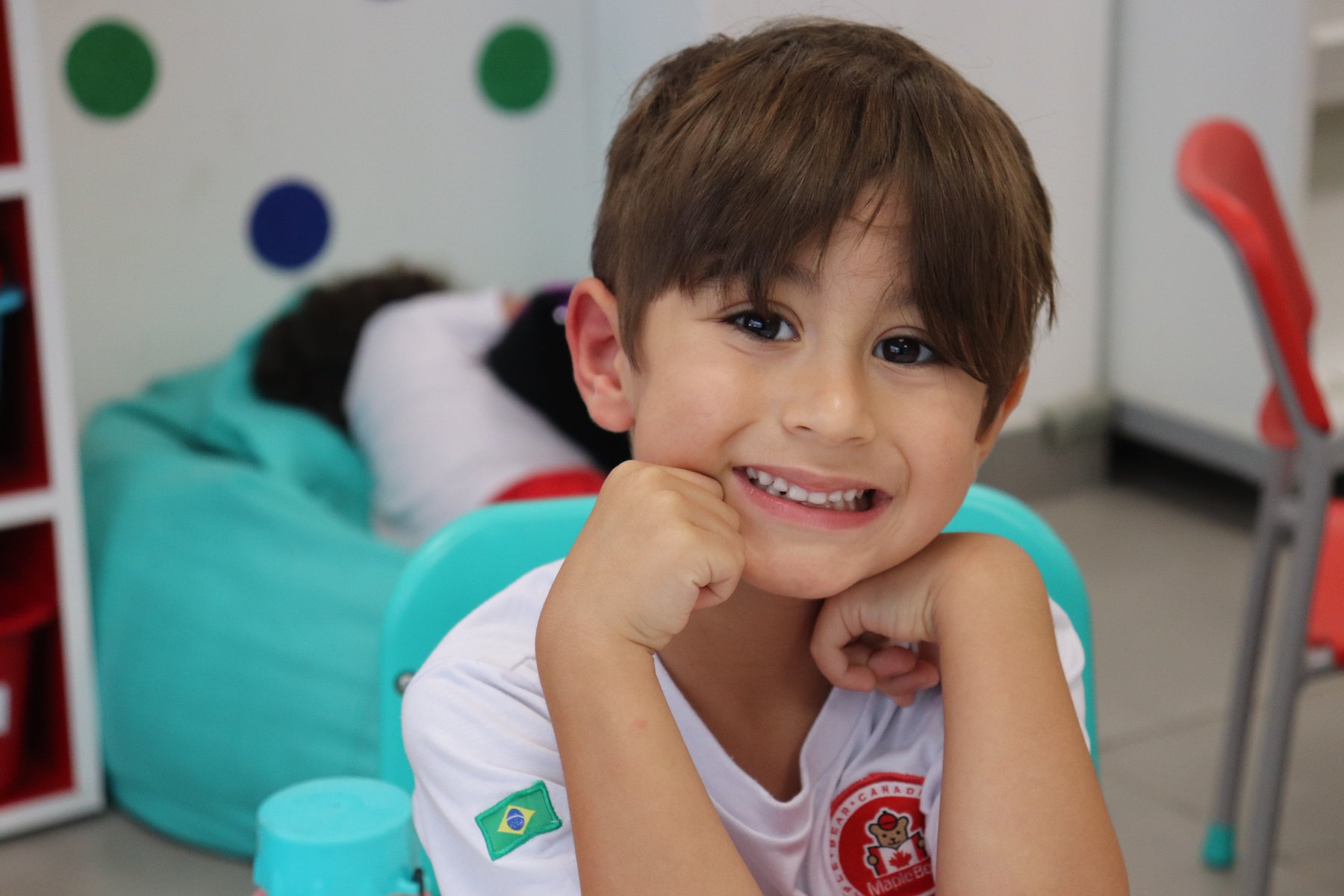 Maple Bear Botafogo - Na Maple Bear, as crianças tornam-se bilíngues de  verdade, sendo capazes de transitar, com conforto e naturalidade, em  ambientes onde tanto o inglês quanto o português são utilizados.
